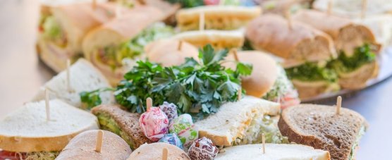 Verse broodjes en lunchpakketten van MoMo's Catering