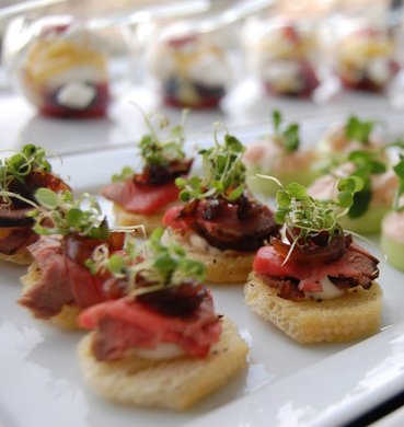 Hapjes en fingerfood van MoMo's Catering voor borrels en recepties